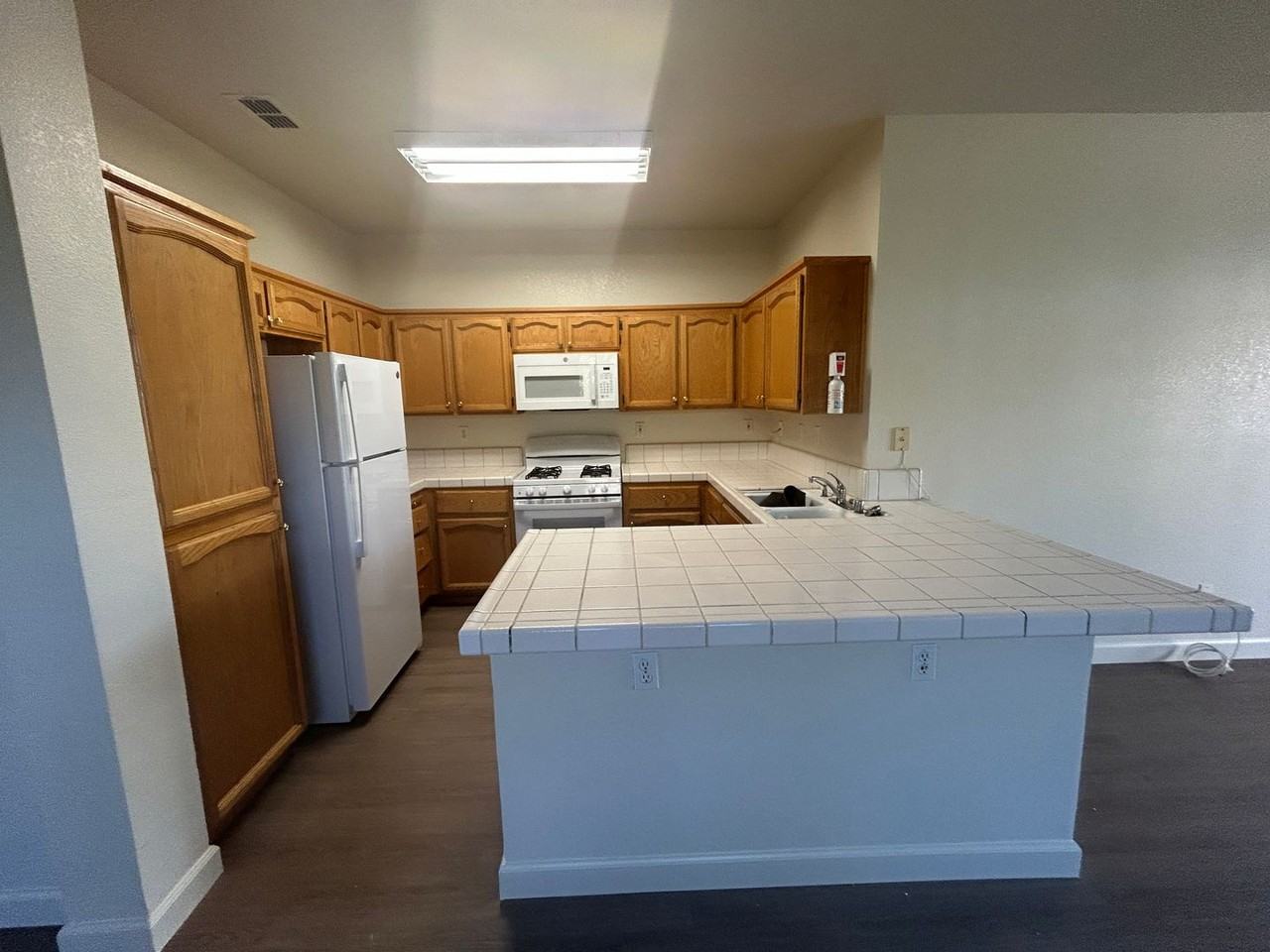 7920 Neyland Way - Photo 3 of 18