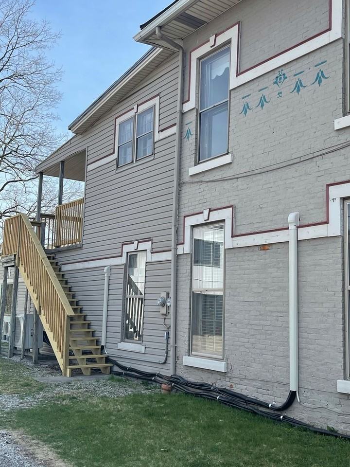288 1/2 E Church St - Photo 2 of 10