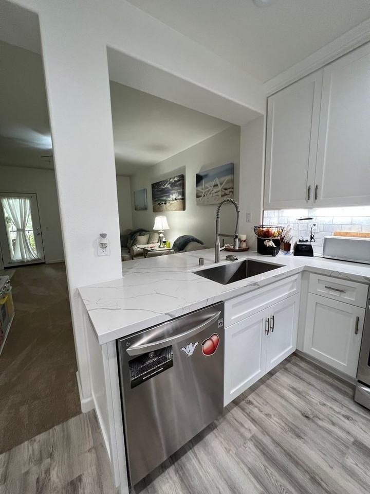 172 Beach Side Ct - Photo 6 of 27