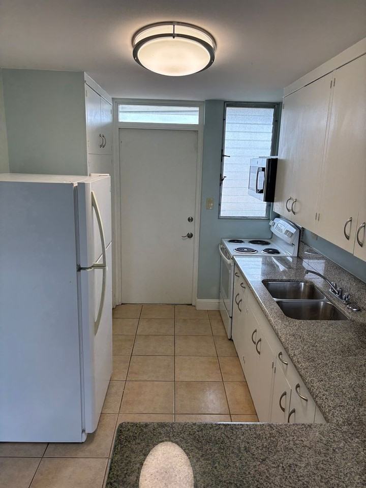3204 Brokaw St #5 - Photo 4 of 15