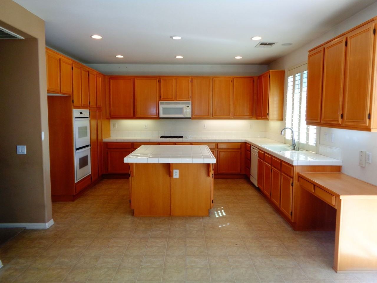 1551 N Poconos Cir - Photo 3 of 27