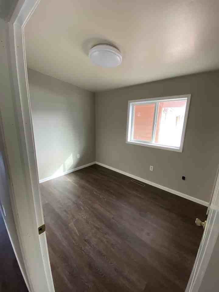 1583 - Photo 5 of 12