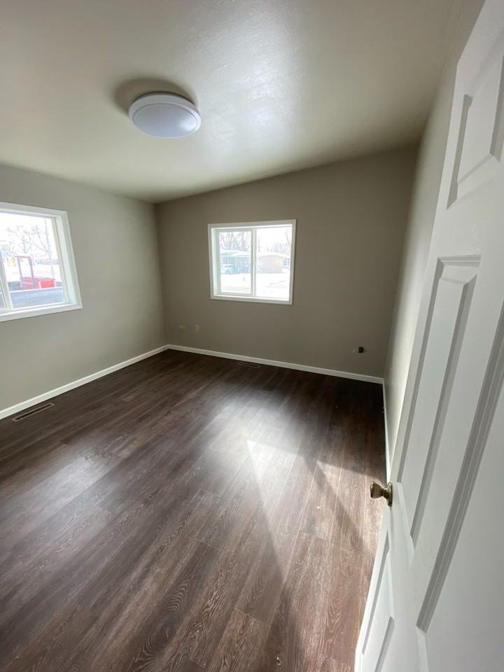 1583 - Photo 7 of 12