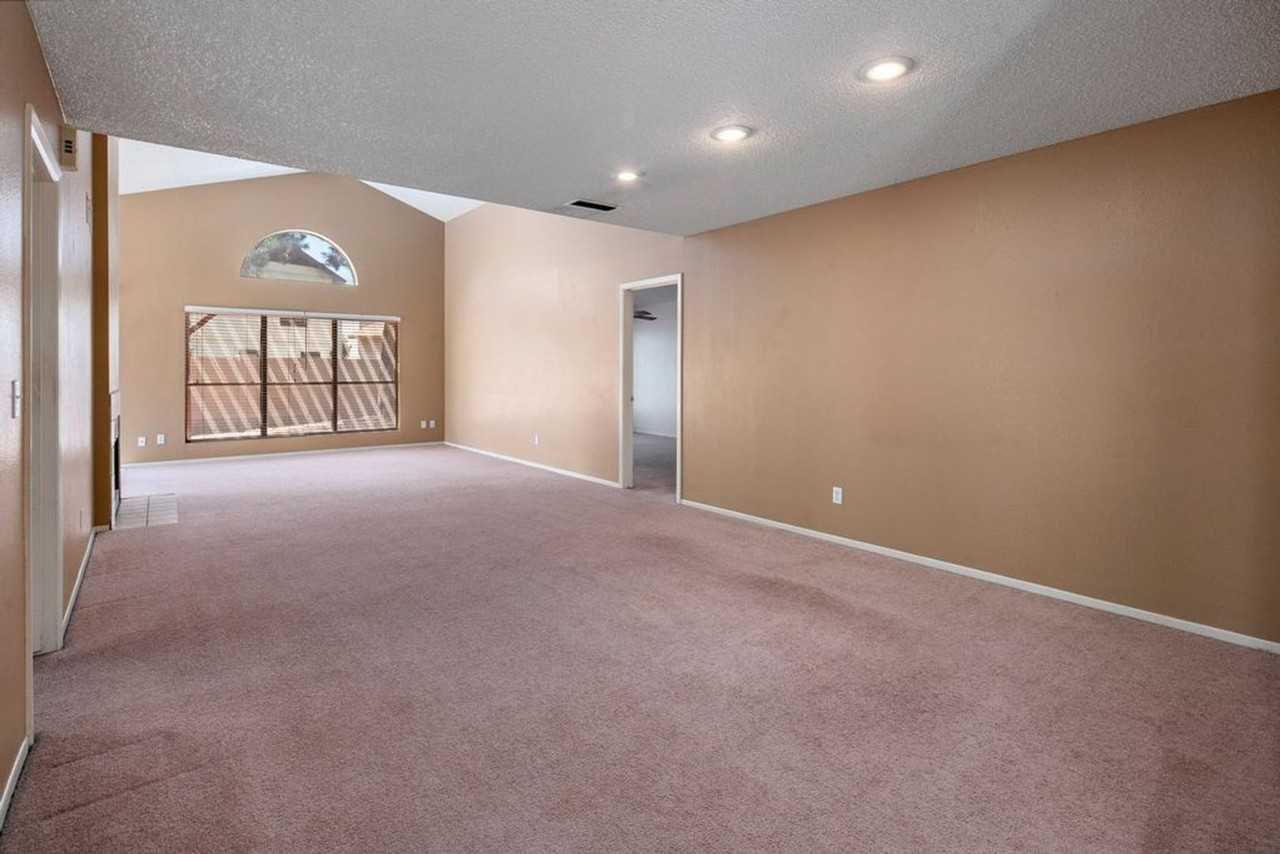 1113 W Highland St - Photo 3 of 27