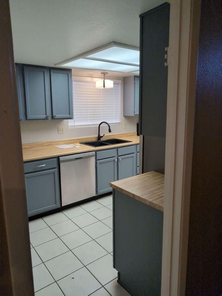 1113 W Highland St - Photo 4 of 27
