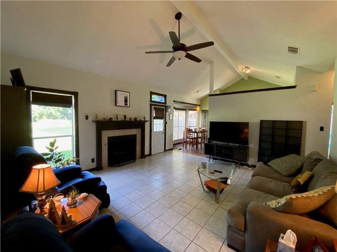 16402 Malden Dr - Photo 3 of 30