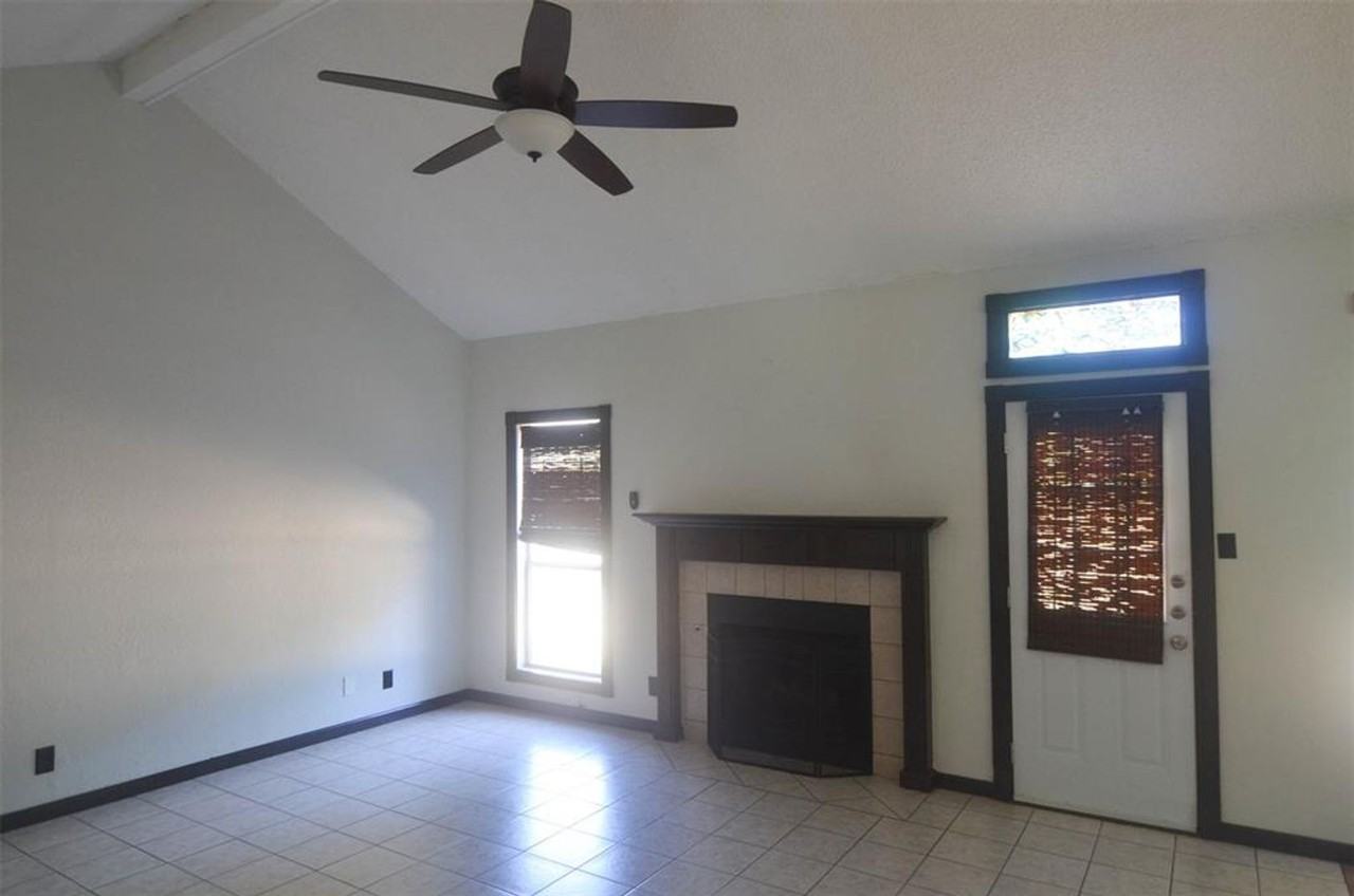 16402 Malden Dr - Photo 4 of 30