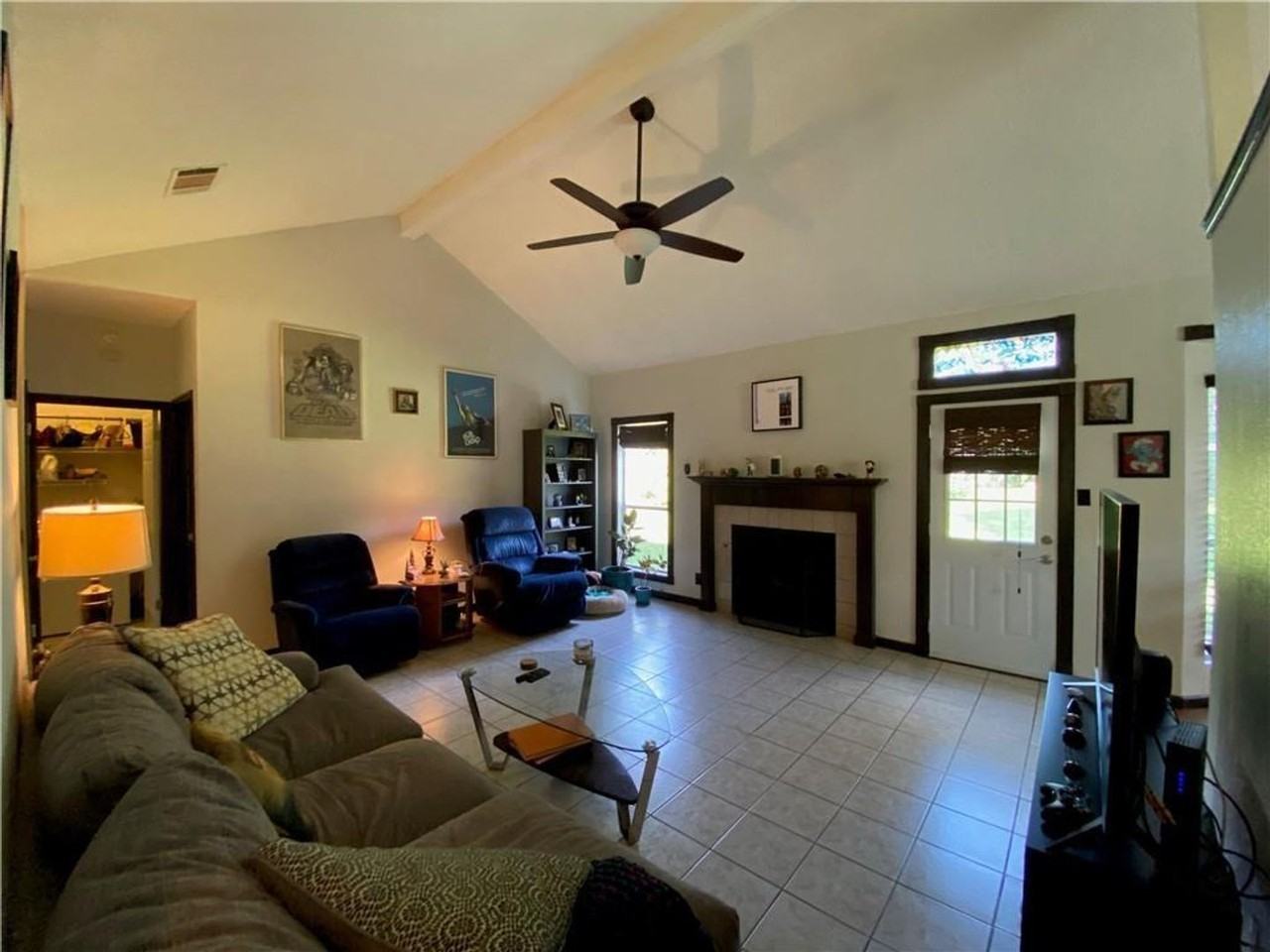 16402 Malden Dr - Photo 5 of 30