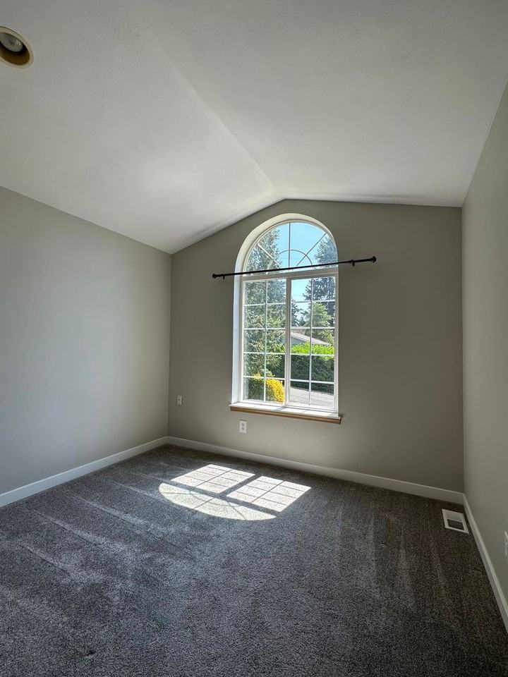 5108 Rainier Dr E - Photo 5 of 7