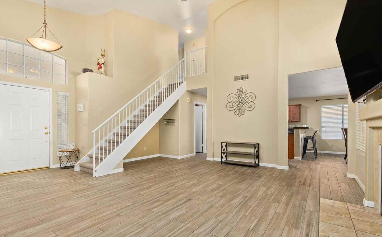 6916 W Tina Ln - Photo 5 of 27