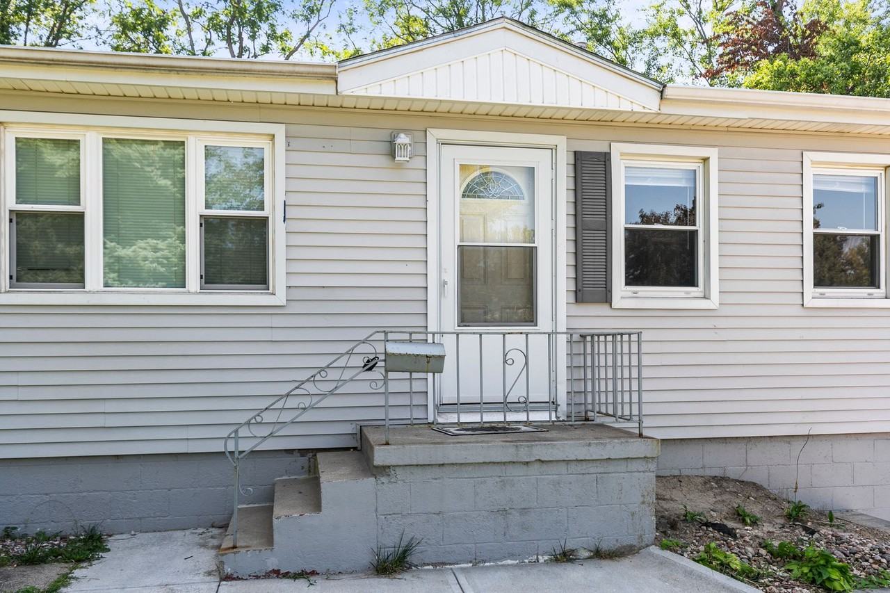 7517 Spring St - Photo 4 of 30