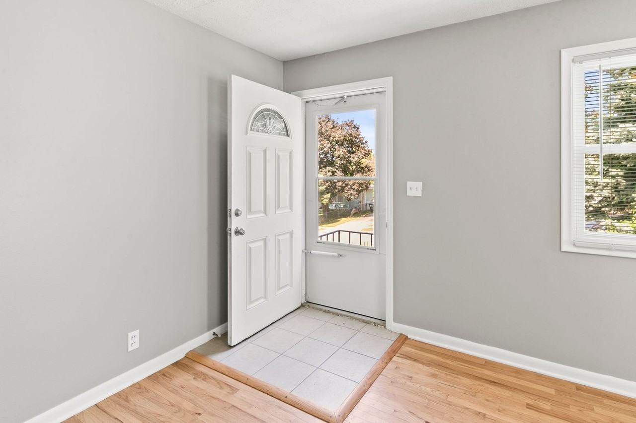 7517 Spring St - Photo 5 of 30