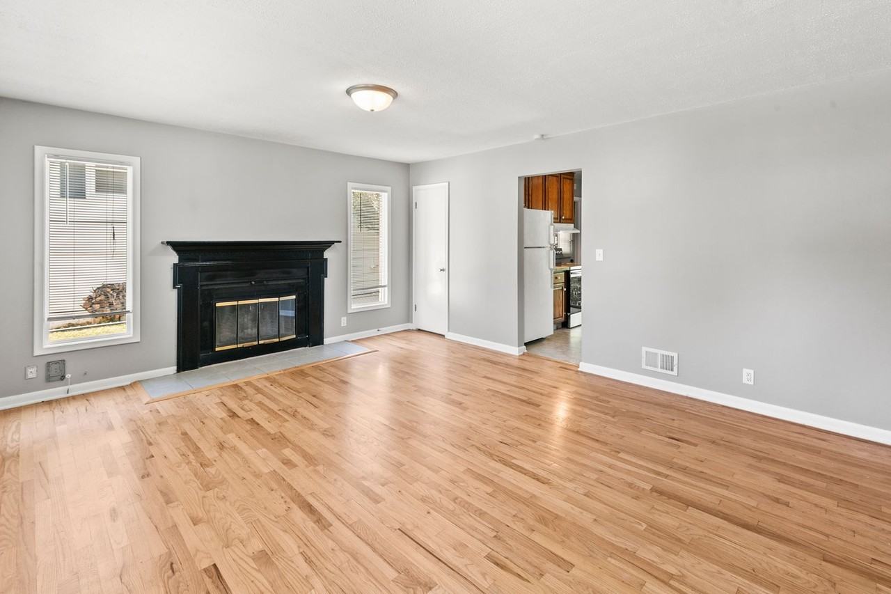 7517 Spring St - Photo 6 of 30