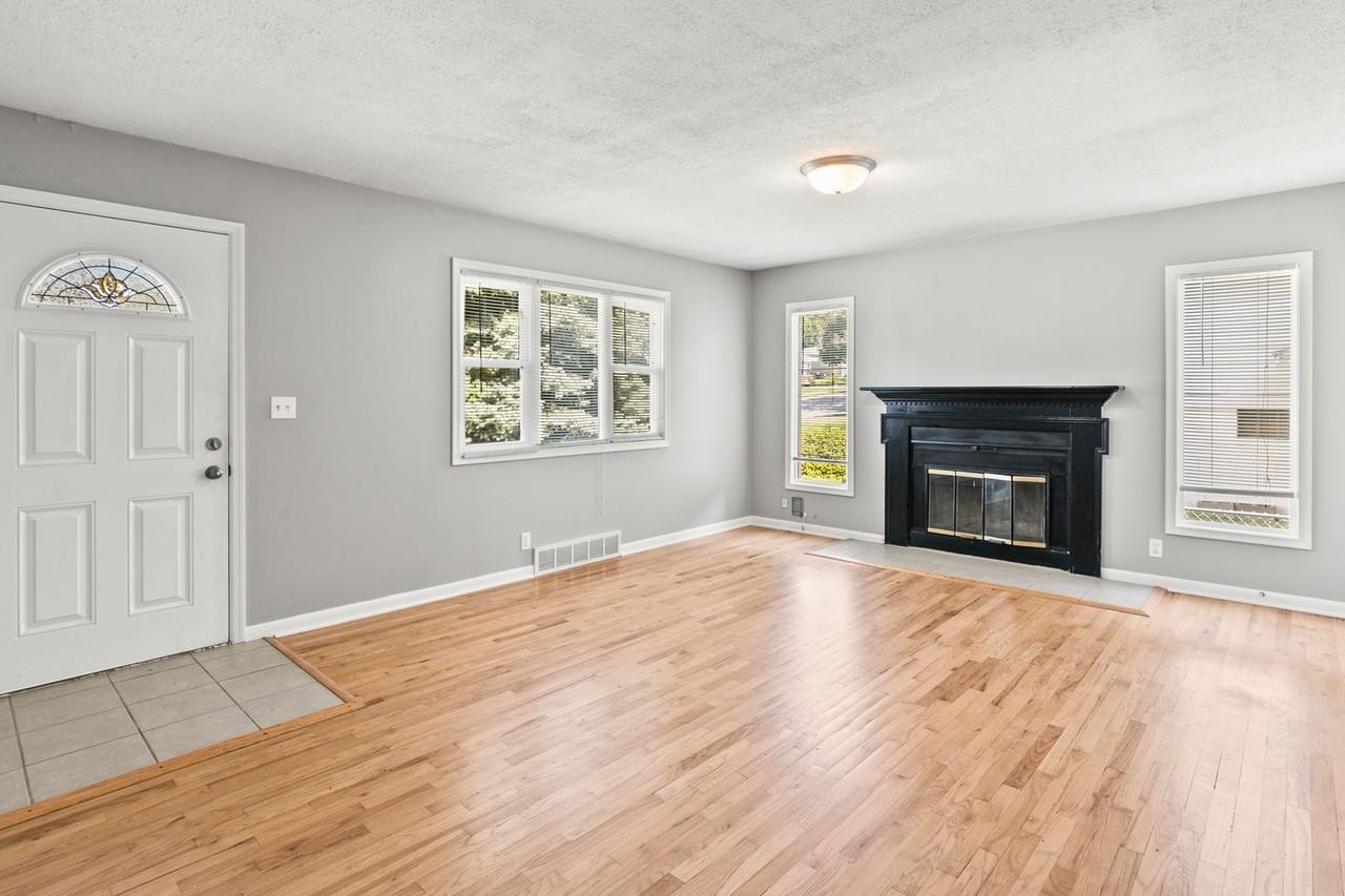 7517 Spring St - Photo 7 of 30