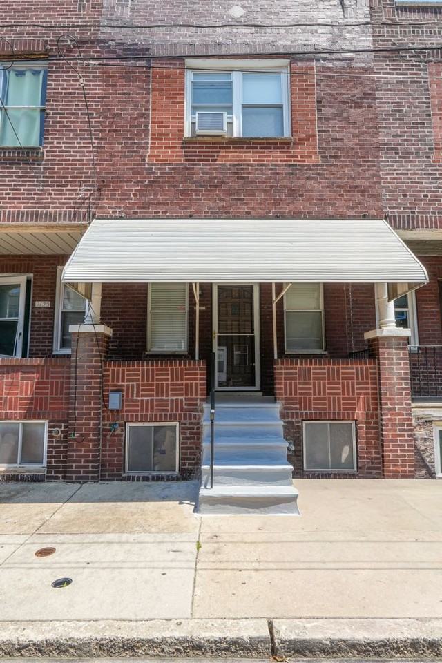 2127 S Beechwood St - Photo 2 of 22