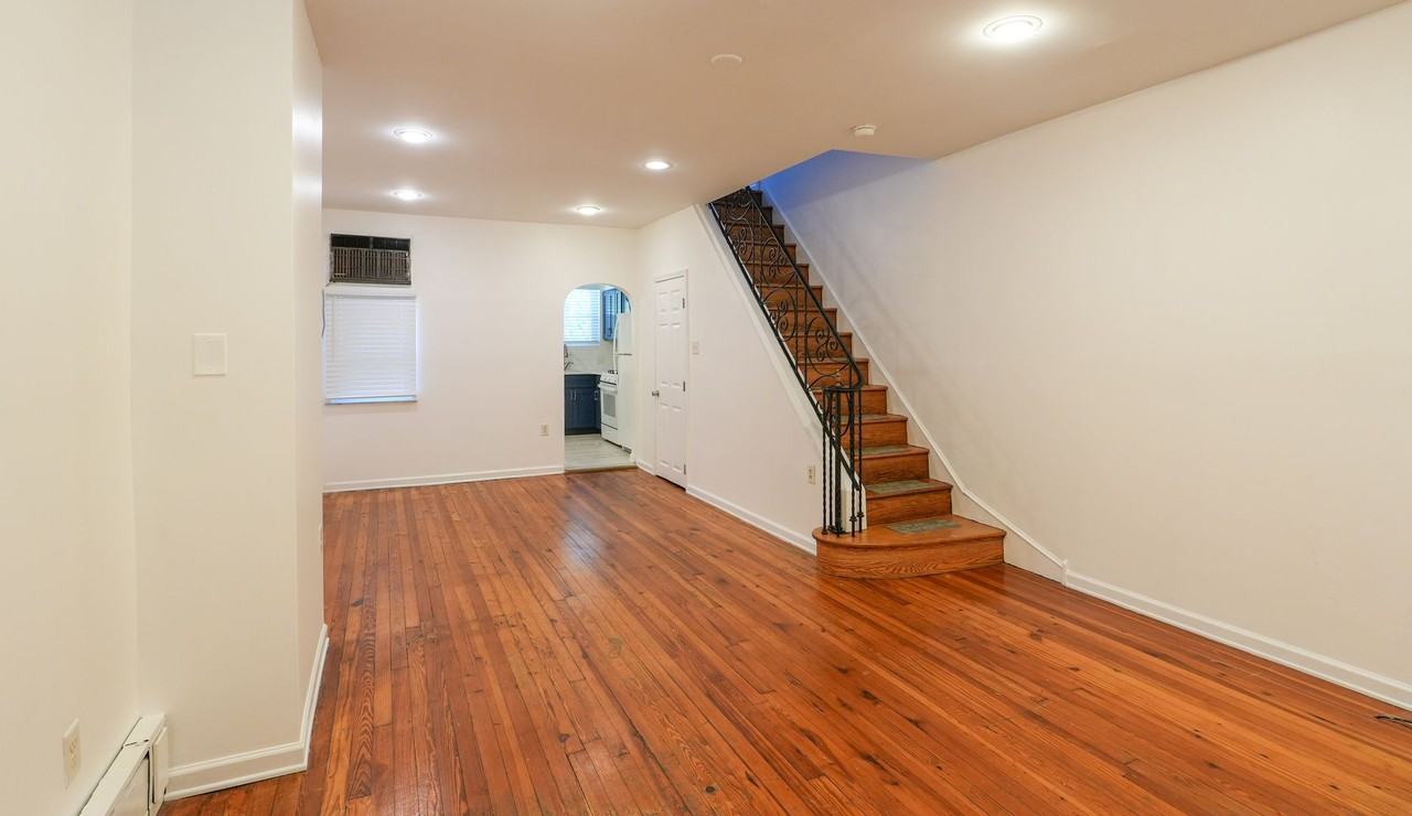 2127 S Beechwood St - Photo 4 of 22