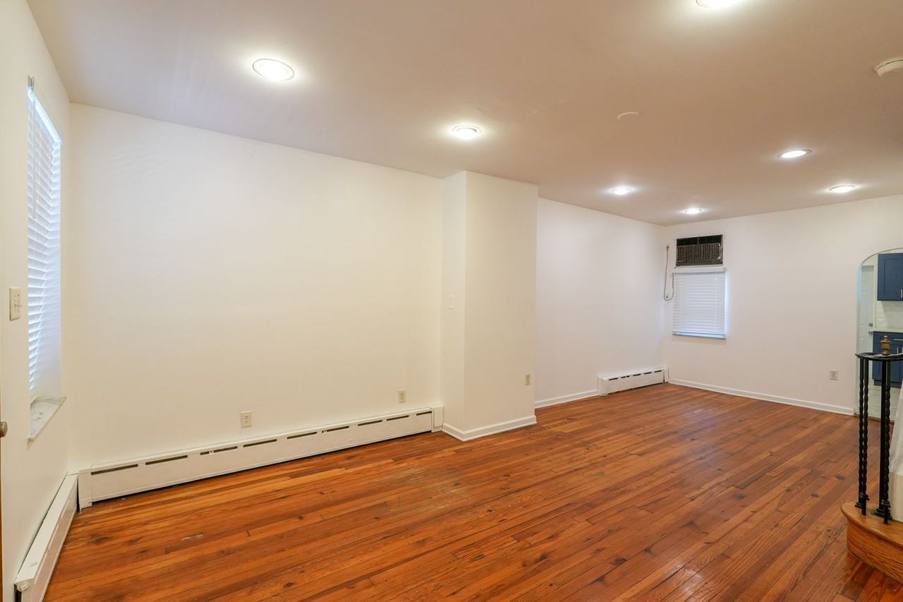 2127 S Beechwood St - Photo 5 of 22