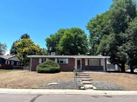 featured image of 895 Holland St