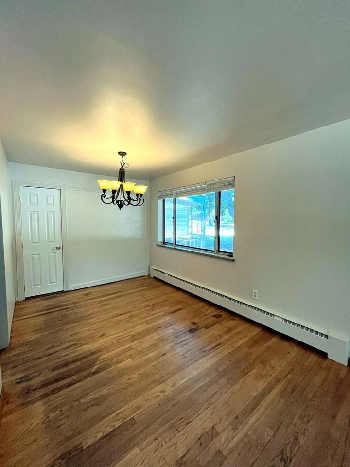 895 Holland St - Photo 6 of 30