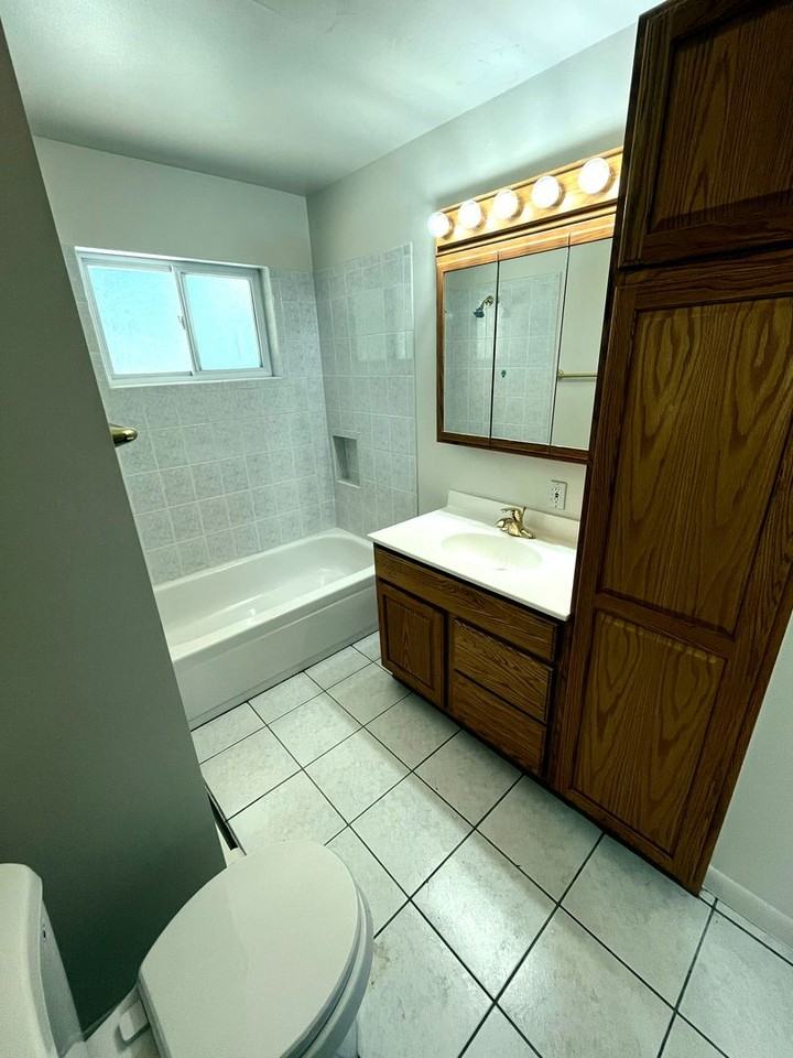 895 Holland St - Photo 7 of 30