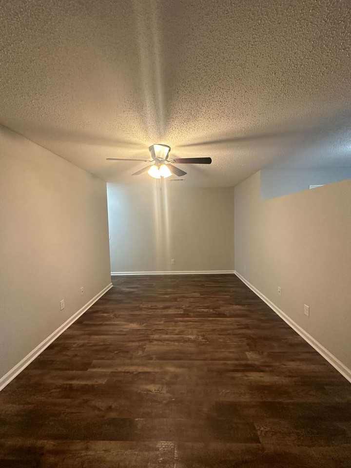 113 Cedar Ct - Photo 4 of 12