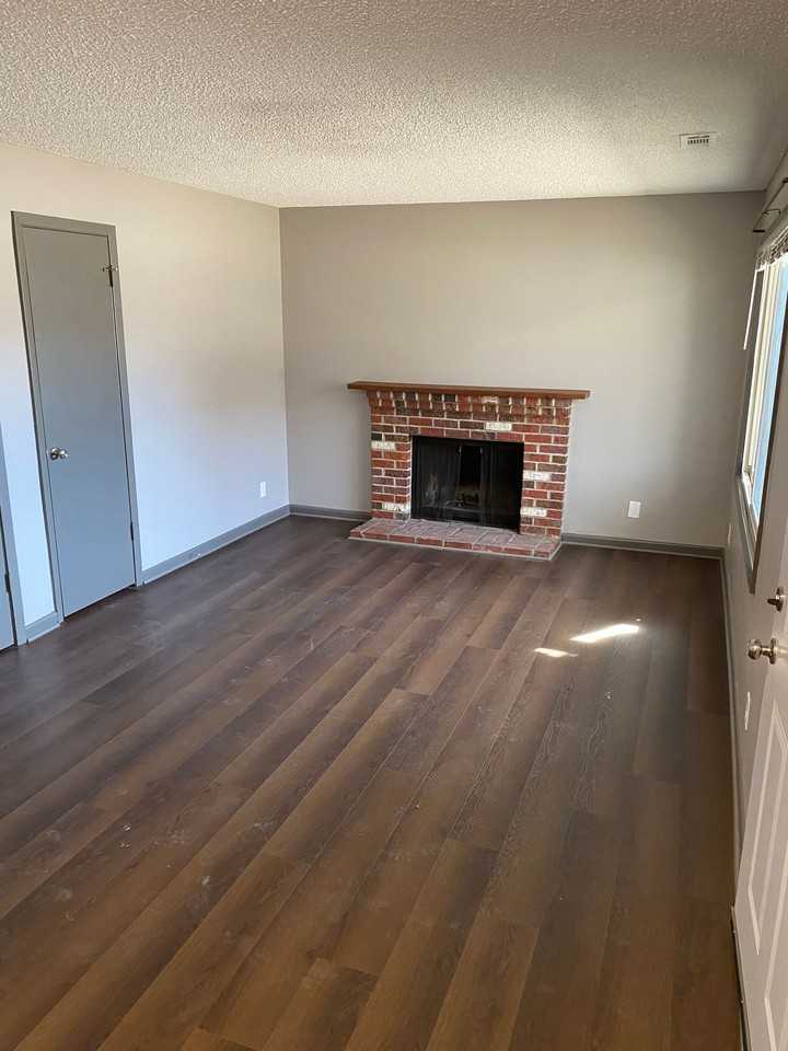 1833 Knox - Photo 2 of 12