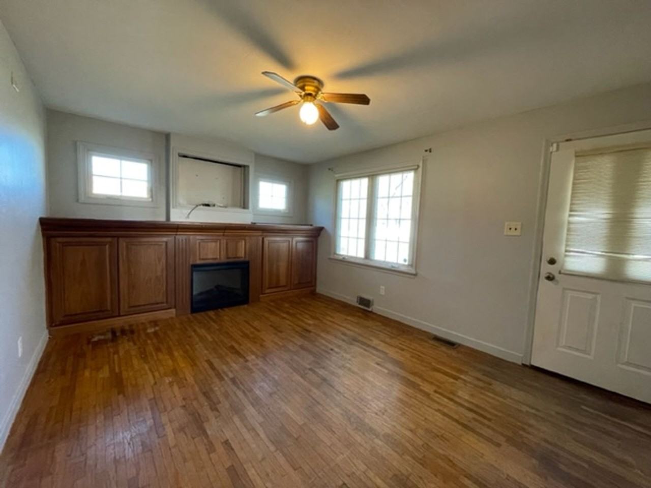 1741 N Woodford St - Photo 2 of 6
