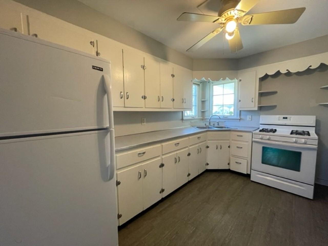 1741 N Woodford St - Photo 3 of 6