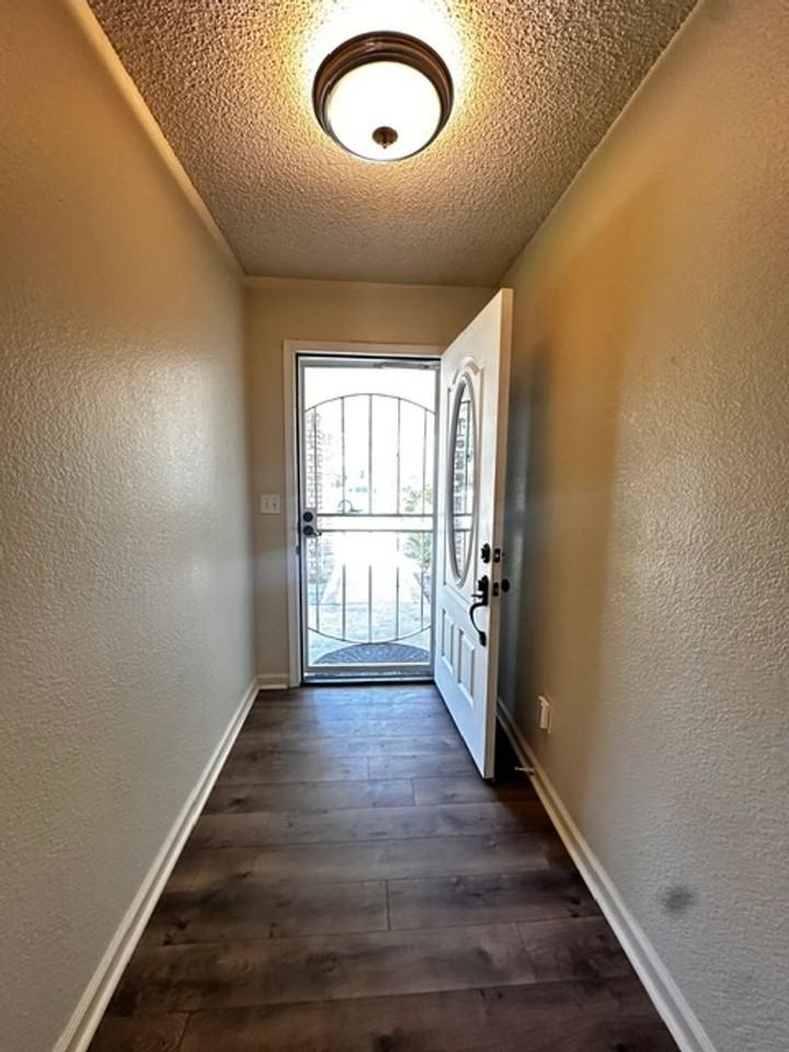 6314 N Barcus Ave - Photo 5 of 40