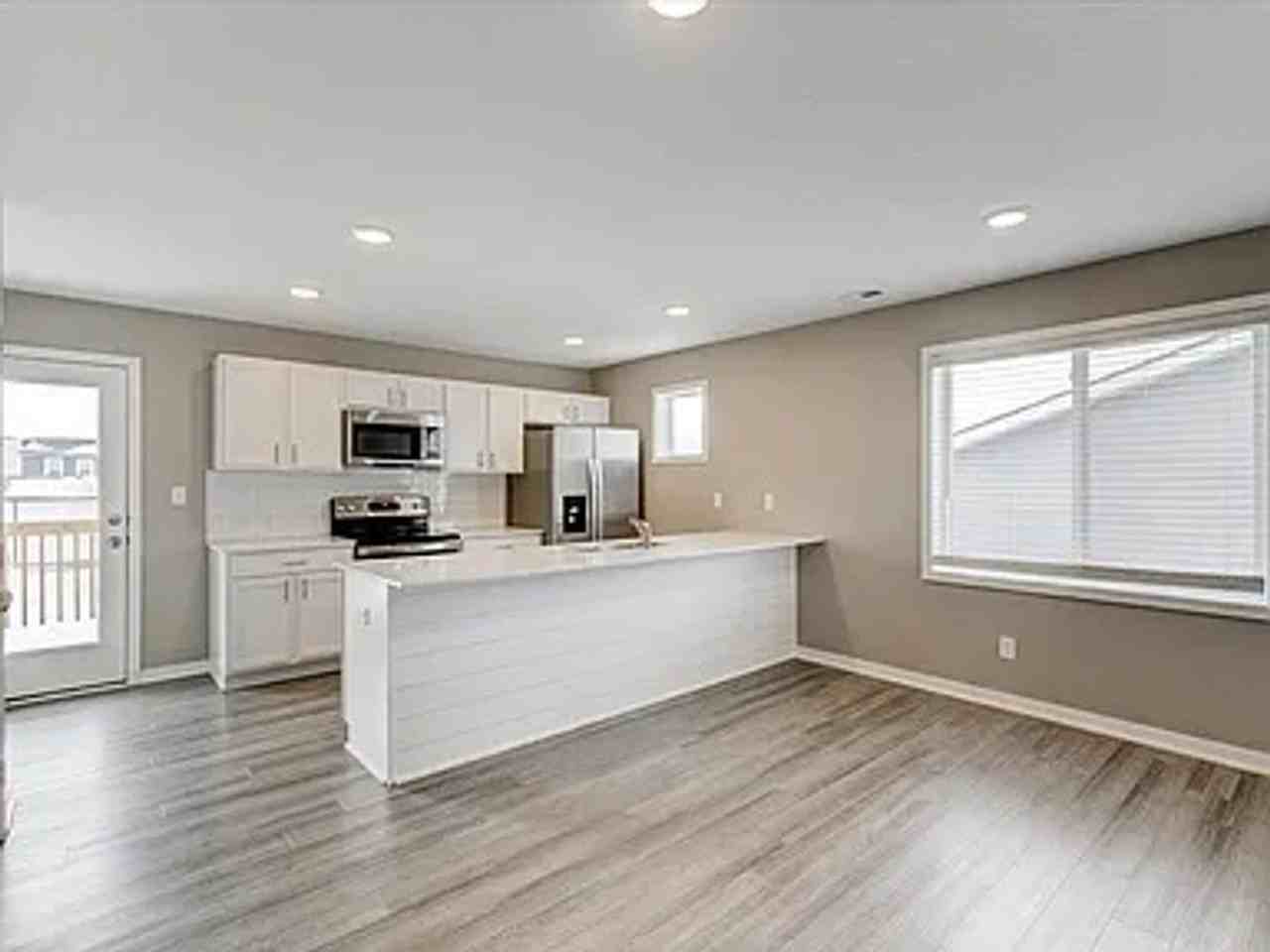 4009 Ne 6th St - Photo 4 of 17