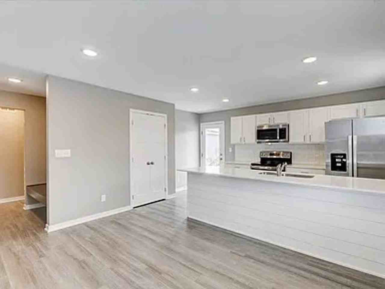 4009 Ne 6th St - Photo 5 of 17