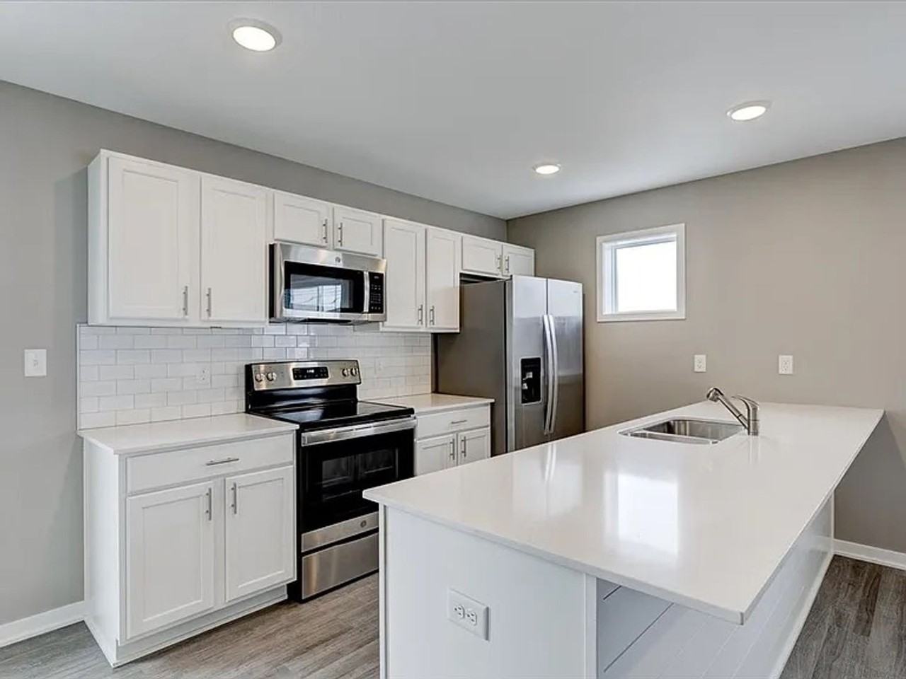 4009 Ne 6th St - Photo 6 of 17