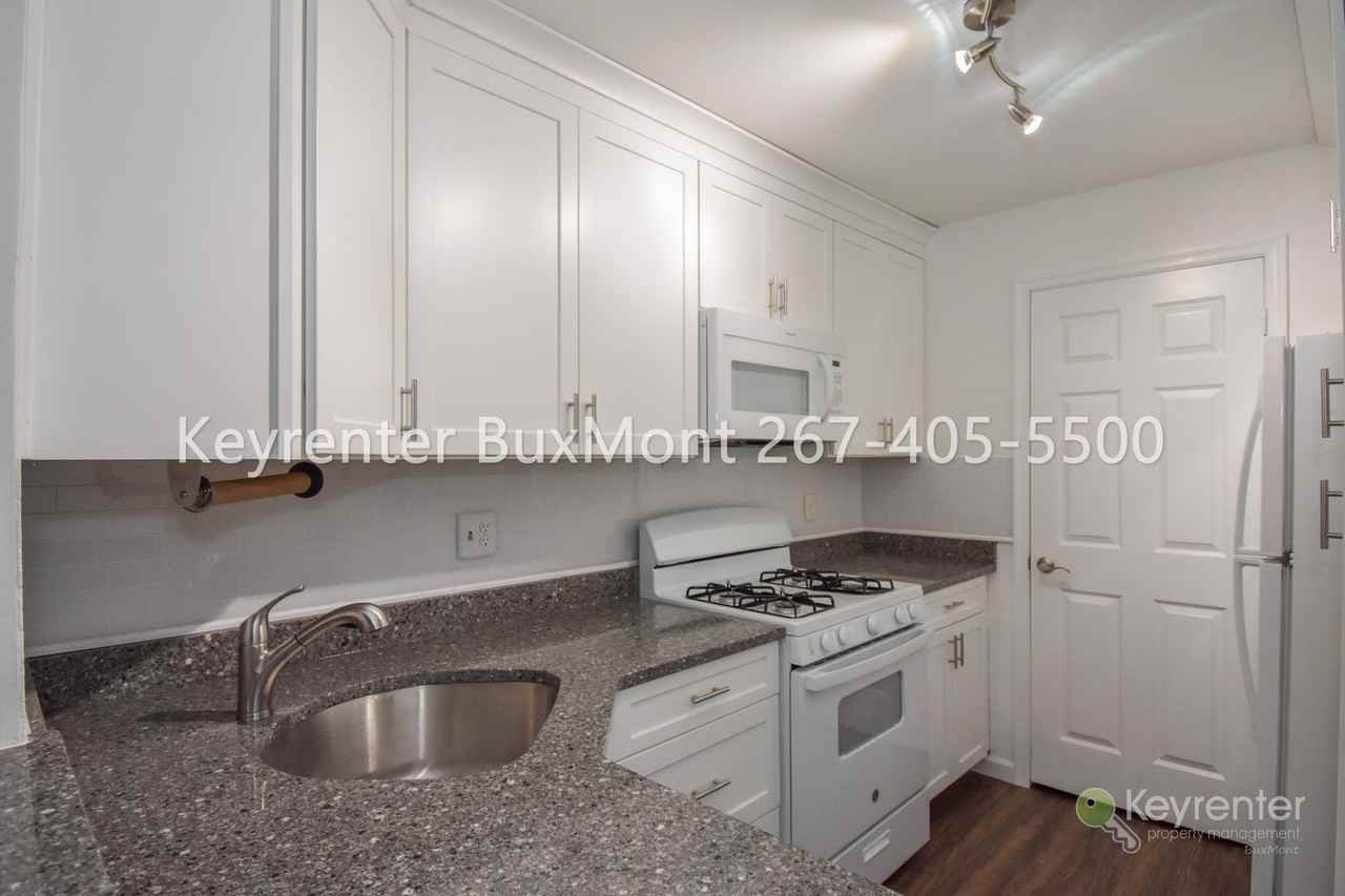 115 Hickory Ct - Photo 2 of 16