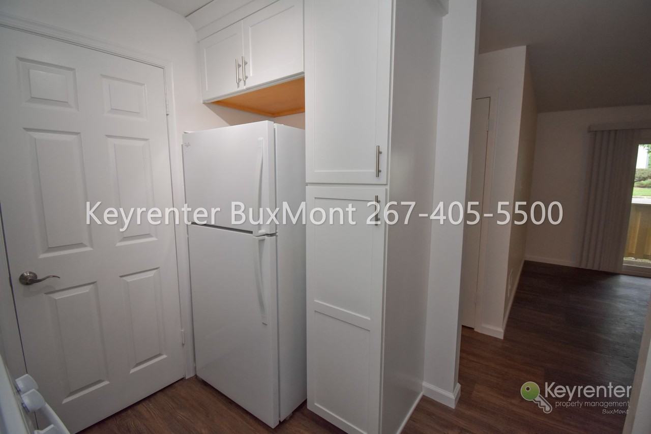 115 Hickory Ct - Photo 3 of 16