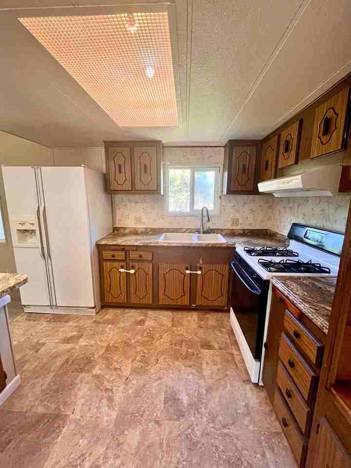 2072 2nd Ave - Photo 4 of 11