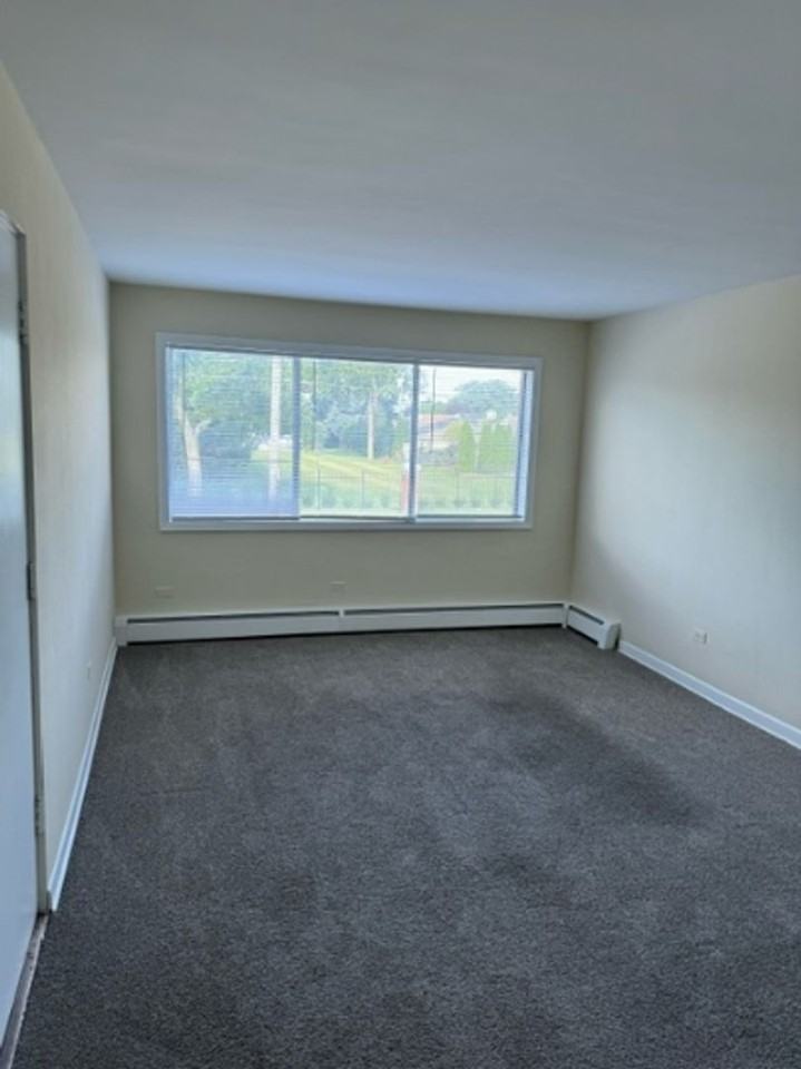 2439 Des Plaines Avenue - Photo 7 of 10