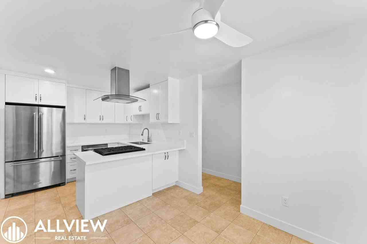 16661 Bartlett Ln - Photo 2 of 18