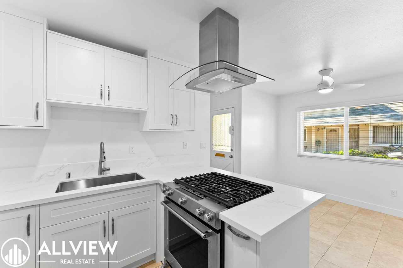 16661 Bartlett Ln - Photo 4 of 18