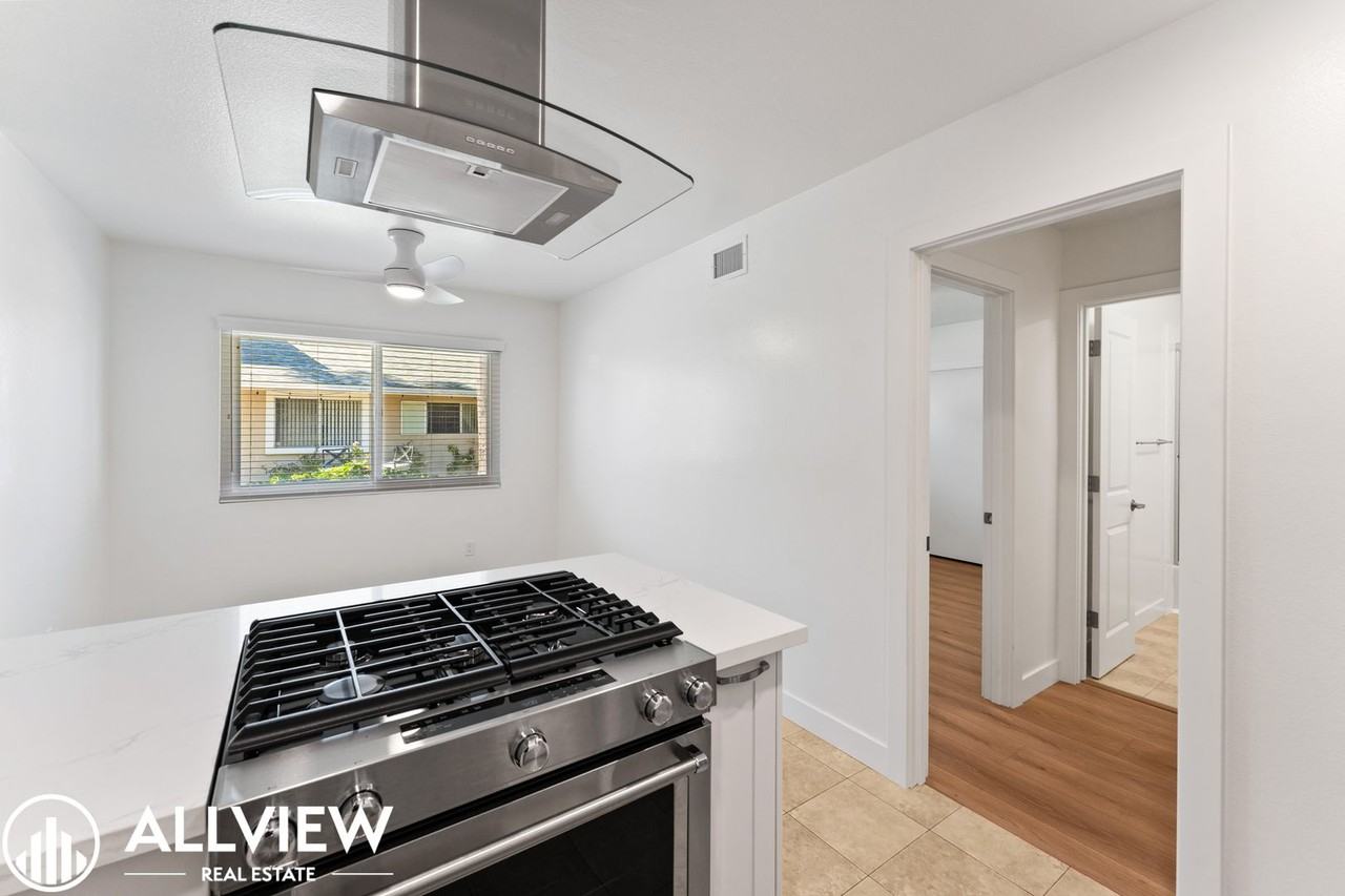 16661 Bartlett Ln - Photo 5 of 18