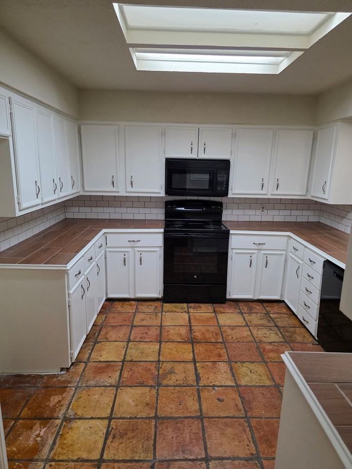 2814 Stewart Dr - Photo 2 of 13