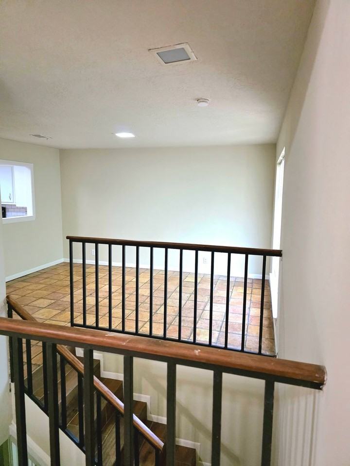 2814 Stewart Dr - Photo 5 of 13
