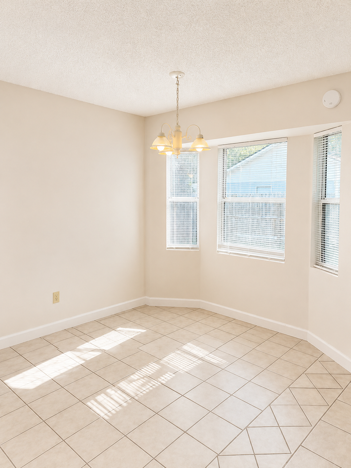 140 Royal Cir - Photo 4 of 10