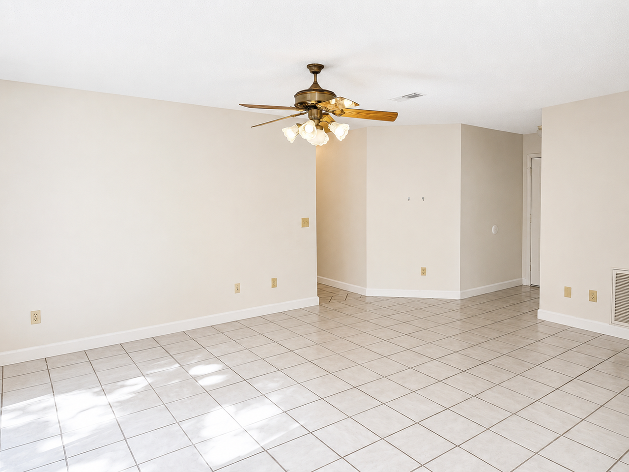 140 Royal Cir - Photo 5 of 10
