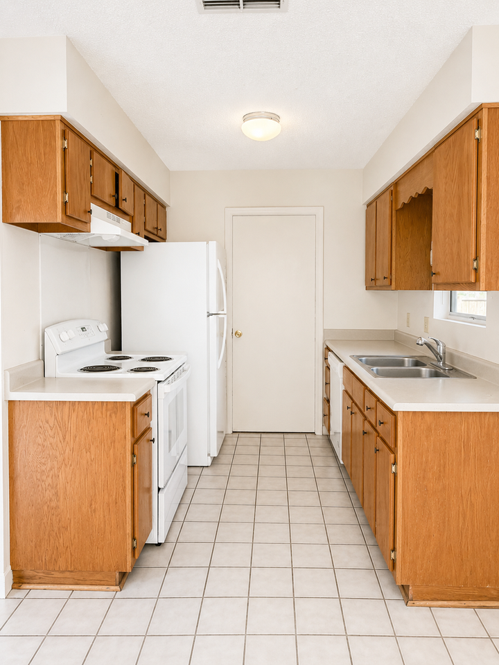 140 Royal Cir - Photo 6 of 10