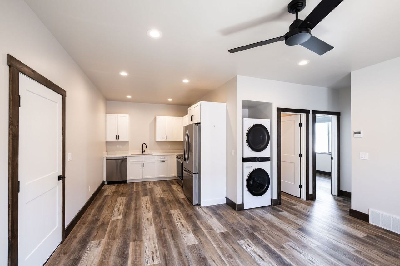 286 E 5th S - Photo 2 of 15