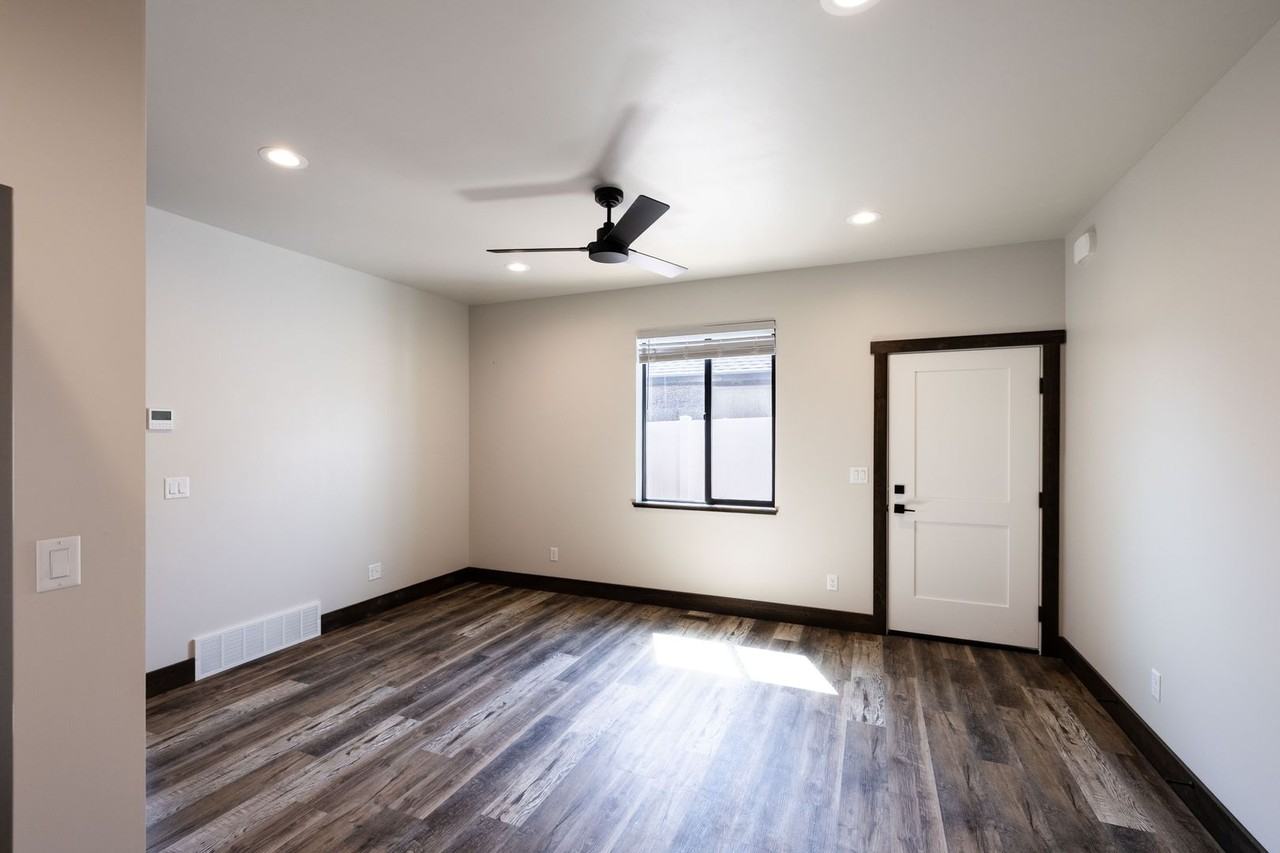286 E 5th S - Photo 5 of 15