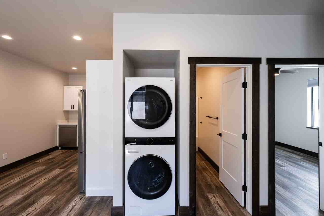 286 E 5th S - Photo 6 of 15