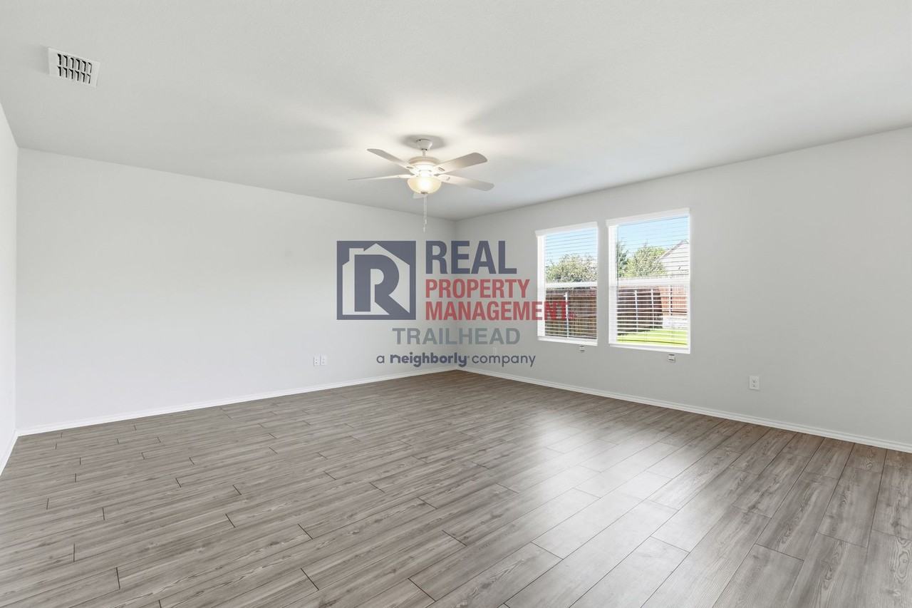 10104 Whitedown Dr - Photo 4 of 23