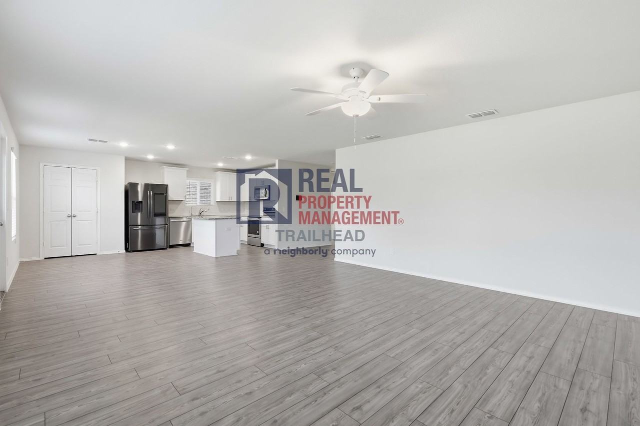 10104 Whitedown Dr - Photo 5 of 23
