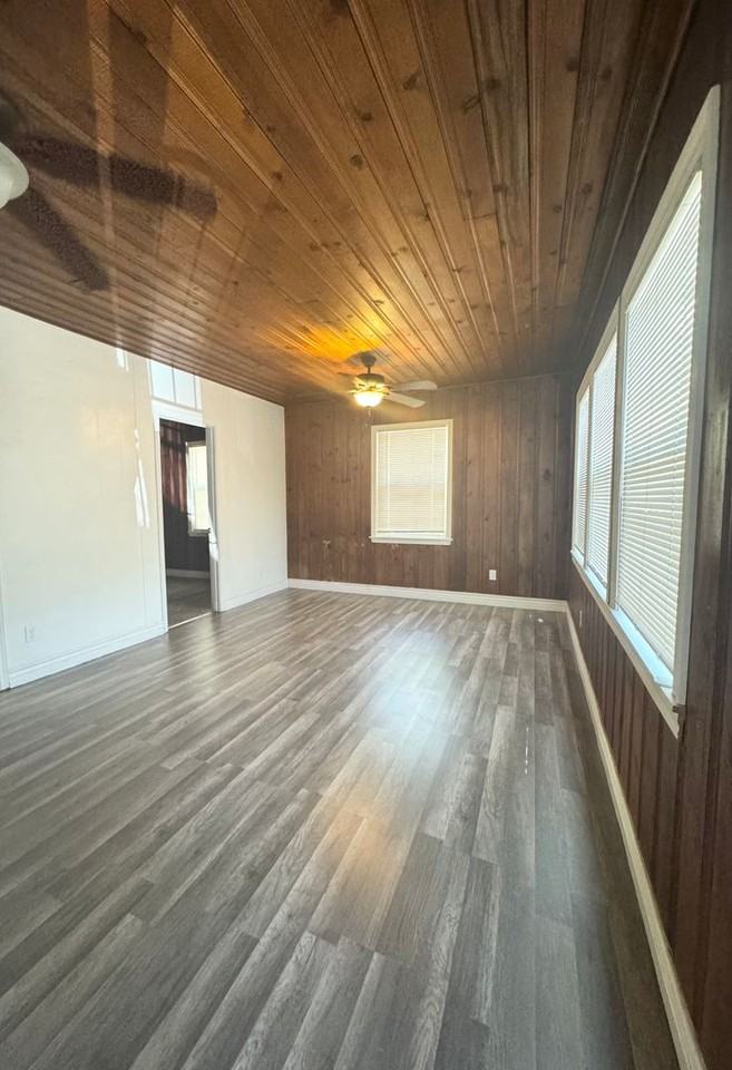 2116 East St - Photo 2 of 10